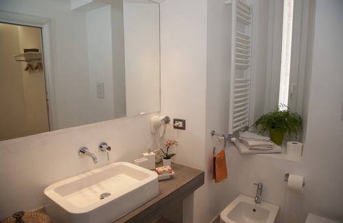 Salario Casa | Center 2 Rooms is a modern and comfortable apartment located on the first floor.