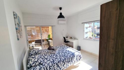 Larnaca City Centre Apartamento | Center 2Br Apt w/parking and 250m walk from beach