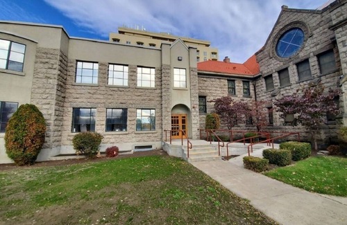 Brownstown Apartamento | Downtown Apt 204 Historic 1908 Church