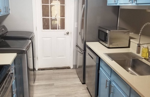 Biddleville Cabaña | Center city Cottage*Parking garage*Walk to uptown