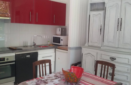 Bagneres-de-Luchon Apartamento | Center of Bagnères de Luchon, gd T2/3 (65m²) of independent character, with garden.