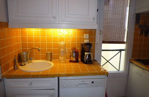 Latin Apartamento | Notre Dame, muy bueno standing, sexto piso, (elevador -> quinto piso), balcón