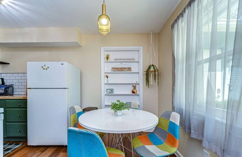 Pinellas Park Apartamento | Central 1/1 w heated pool, pets OK. W/D on site