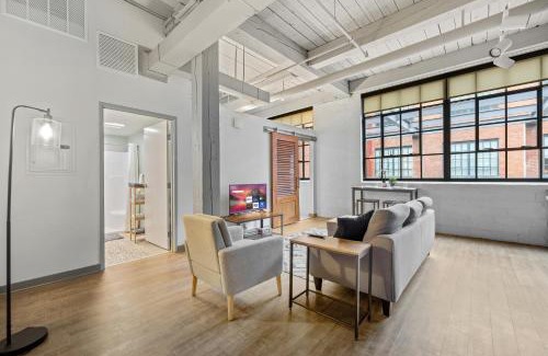 Downtown Cleveland Apartamento | Central 1 BD Loft l Downtown l Parking l Sofa Bed