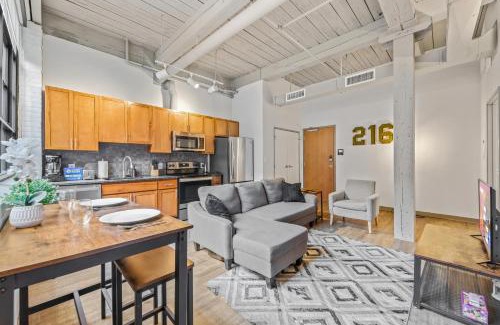 Downtown Cleveland Apartamento | Central 1 BD Loft l Downtown l Parking l Sofa Bed