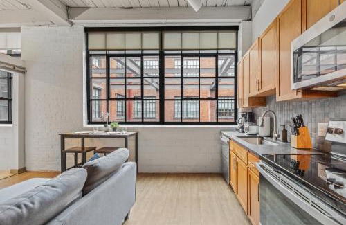 Downtown Cleveland Apartamento | Central 1 BD Loft l Downtown l Parking l Sofa Bed