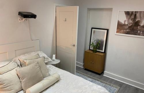 Addison Apartamento | Central 1bedroom Apartment, connected via underground, overground and many bus routes