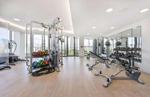 Assembly Square Apartamento | Central 1BR Apartment Assembly Square Pool Gym Parking Sleep 5