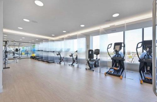 Assembly Square Apartamento | Central 1BR Apartment Assembly Square Pool Gym Parking Sleep 5