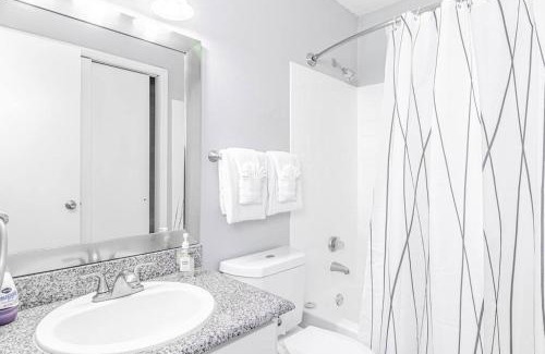 Brentwood Apartamento | Central 1BR King Bed Suites, Close to Downtown & Domain