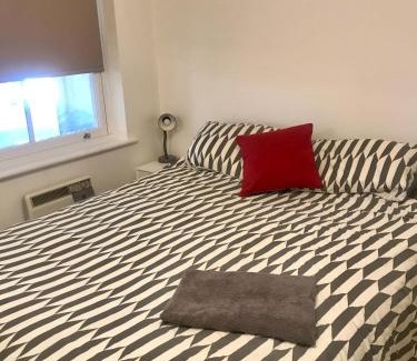 Bishop's Stortford Apartamento | Central 2 Bed, 2 Bathrooms, Ground Floor Apartment with Parking