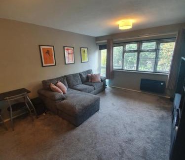 Wolverhampton Apartamento | Central 2 bed apartment
