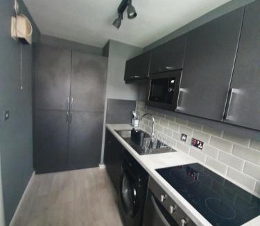 Wolverhampton Apartamento | Central 2 bed apartment