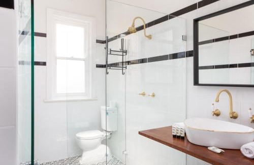 Strathfield Apartamento | Central 2-Bed Apartment with Private Parking