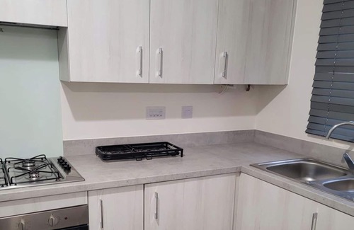 Honley Casa | Central 2 Bed Home - Parking, Ev point, Garden