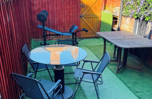 Leicester Casa | Central 2-Bed House - Sleeps 6, Parking & Garden