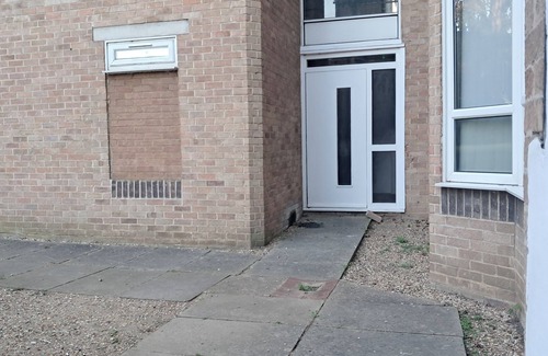 Newham Apartamento | Central 2-Bed House - Sleeps 3 & Garden