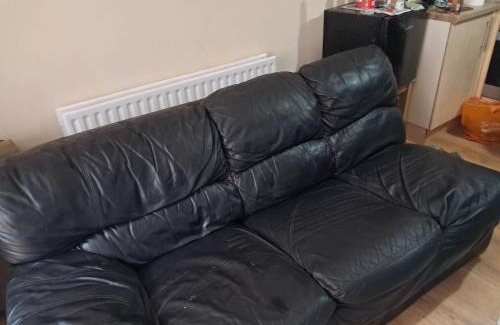 Newham Apartamento | Central 2-Bed House - Sleeps 3 & Garden