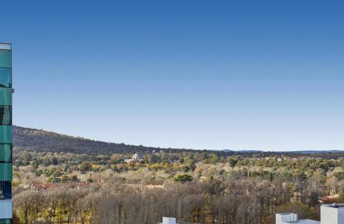 City East Apartamento | Central 2-Bed with Gym, BBQ & Stunning Views