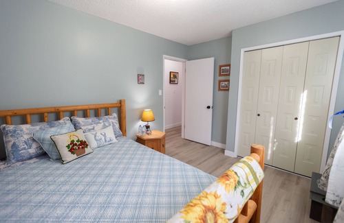 Whyte ave Casa | Central, 2 bedroom King/Queen, Semidetached House in French Quarter