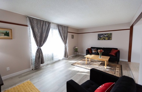 Whyte ave Casa | Central, 2 bedroom King/Queen, Semidetached House in French Quarter