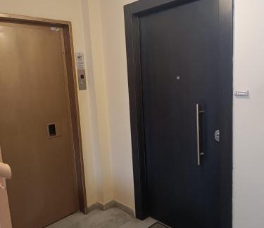 Ampelokipoi Apartamento | Central 2-Bedroom penthouse