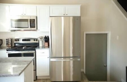 Sunset Casa | Central 2 bedroom with fully stocked kitchen