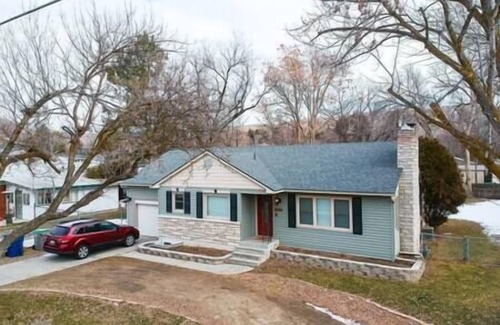 Sunset Casa | Central 2 bedroom with fully stocked kitchen