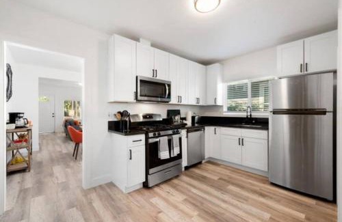 Southeastern Sacramento Casa | Central 2BR 1BA & Arcade Crib in the heart of Sac