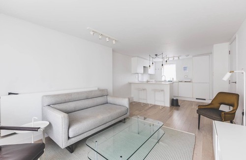 Churchill Apartamento | Central 2BR Flat with Balcony - Belgravia