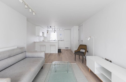 Churchill Apartamento | Central 2BR Flat with Balcony - Belgravia
