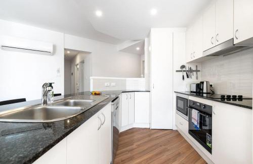 Greenway Apartamento | Central 2BR Stylish Apt Located in Greenway - Hosted by Canstay