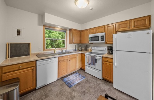 Sioux Falls Apartamento | Central 2BR w/1G Wi-Fi + Workspace