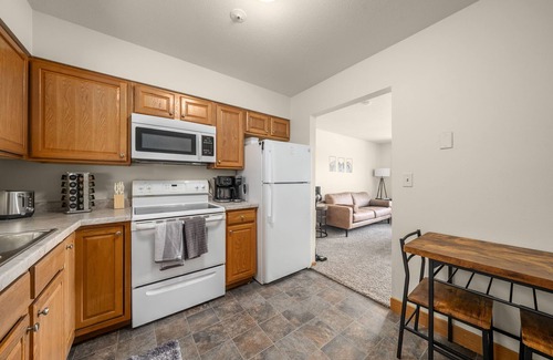 Sioux Falls Apartamento | Central 2BR w/1G Wi-Fi + Workspace
