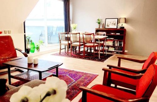 Nygard Apartamento | Central 2BR with balconies and art in historical university area