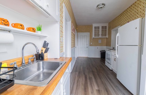 Salem Apartamento | Central 3-BDR 2-BA apartment in Downtown Salem