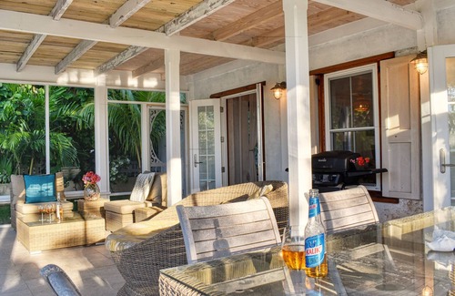 Governor's Harbour Casa | Central 3 bed house with pool & enclosed garden