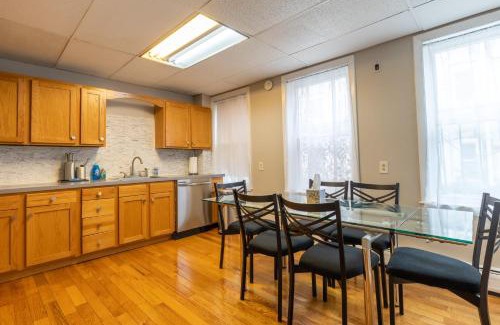 North End Apartamento | Central 3 Bed 1 Bath in Historic Building