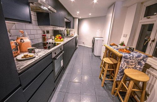 Montpelier Casa | Central 3 - Bedroom Townhouse in Brighton with Parking