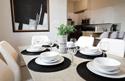 North Central Edmonton Casa | Central 3 Queen Beds,Double Garage,Disney+