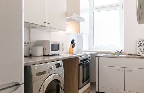 Landstrasse Apartamento | Central 3BR shared Apt. Near Rennweg