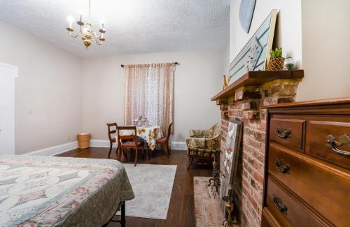 Lynchburg Casa | Central 4BR Historic Gem Near Colleges