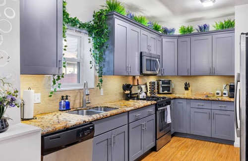 South Side Flats Casa | Central 5BD Getaway - Spacious Home w/ BBQ