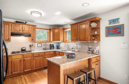 Orleans Casa | Central AC Close to Nauset Beach