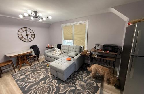Almont Apartamento | Central air, 5 minutes to Canada
