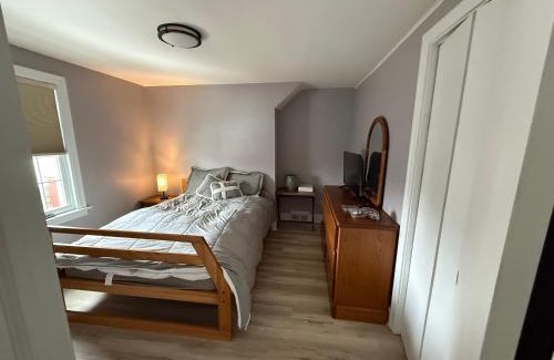 Almont Apartamento | Central air, 5 minutes to Canada