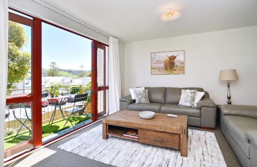 Akaroa Casa | Central Akaroa Retreat - Balcony and Parking -Tumeke Akaroa