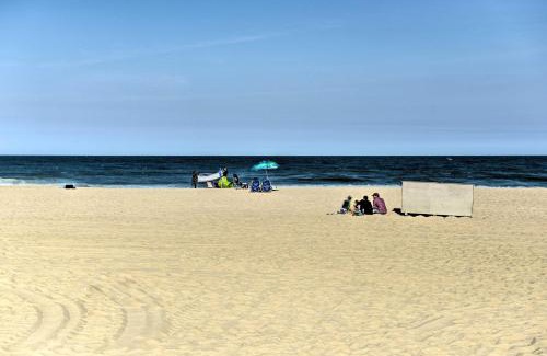 Asbury Park Apartamento | Central and Contemporary NJ Condo Steps to Shore!