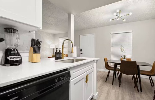 Hyde Park Apartamento | Central and Cozy condo close to Downtown and University