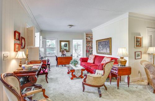 Saint Andrews Casa | Central and Ornate Sewanee Home with Screened-In Porch